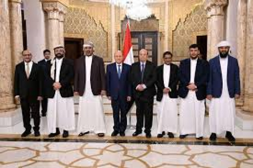 العليمي ينقلب على اتفاق الرياض وتشكيل مجلس القيادة