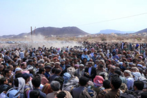 انتقالي شبوة يتقدم جموع المشيعين للشهيد الخليفي ويُحمّل مأرب مسؤولية الغدر ويتوعد القتلة