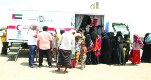 عيادات الهلال الأحمر الإماراتي المتنقلة تساعد في تقديم الخدمات الطبية لسكان الساحل الغربي