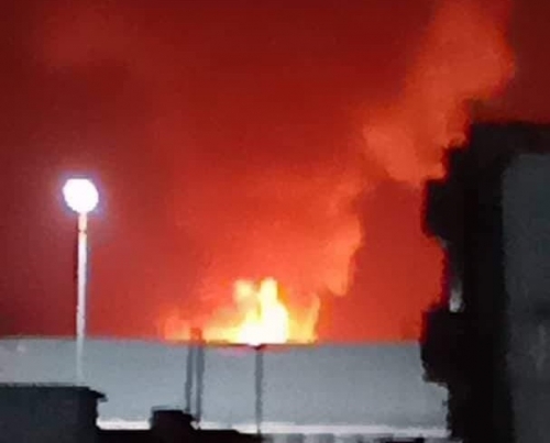 انفجار مخازن أسلحة في منزل بن عديو قائد ميليشيا الحكومة الإخوانية الإرهابية 