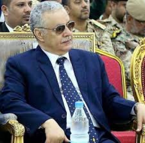 الاخوان يتهمون الشيخ "عبدالعزيز المفلحي" بتمزيق "القرآن" والأحمر يطالب بإعدامه (تقرير)