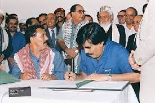 مراسل وكالة أمريكية : بعد توقيع الوحدة اليمنية هكذا وظف صالح الحدث وكأنه هو من صنعه؟! 