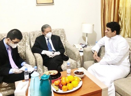 الشيخ "باكريت" يناقش مع السفير الصيني لدى اليمن تنفيذ "اتفاق الرياض"