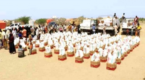 الإمارات تقدم 40 طناً من المساعدات الغذائية لأهالي الخوخة