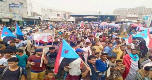 في مسقط رؤوس قادة فساد الشرعية : تظاهرة كــبرى في "لــودر" دعماً للمجلس الانتقالي الجنوبي