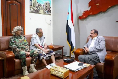 اللواء بن بريك يلتقي المناضل علي بن علي هادي المصعبي والعميد حسن ربيع البريكي