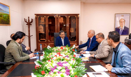 لملس يلتقي وزراء في حكومة المناصفة ويناقش معهم سُبل الارتقاء بوضع القطاع الخدمي في العاصمة