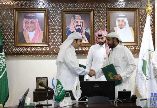 رئيس جامعة خليجية ينتقد انحياز السعودية للإخوان في اتفاق الرياض وتقديم المال والسلاح لهم