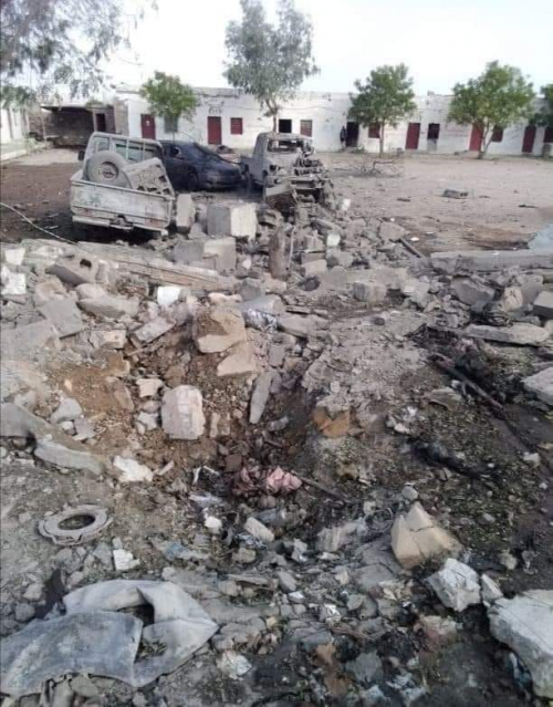 الحوثيون يقصفون مقر اللواء 115 بلودر بصاروخ باليستي