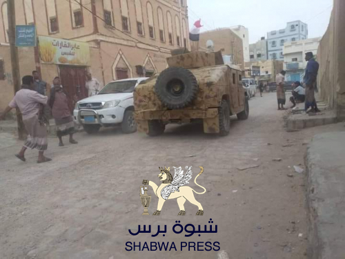 شاعد عيان: المدرعات السعودية وأطقم المليشيات تنع فعالية 7-7 في عتق