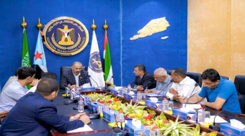 الرئيس القائد عيدروس الزُبيدي يطّلع على سير عمل الدائرة التنظيمية بالأمانة العامة للمجلس