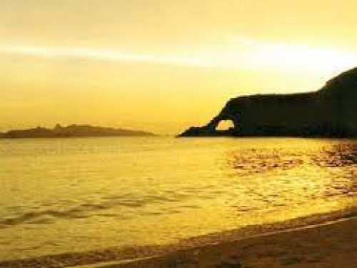 هم من سكنت عدن فيهم بكل حب وليس من سكنوا فيها ..