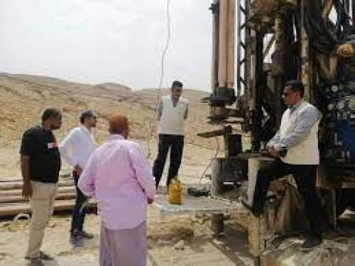 برعاية هلال الإمارات.. بدء الضخ التجريبي لإحدى آبار المكلا