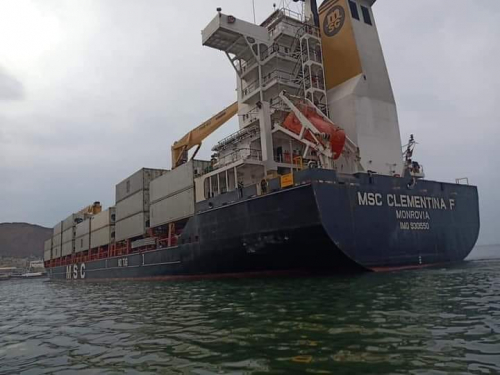 فيما العملة المحلية تنهار.. وصول سفينة محملة باوراق نقدية جديدة إلى المكلا