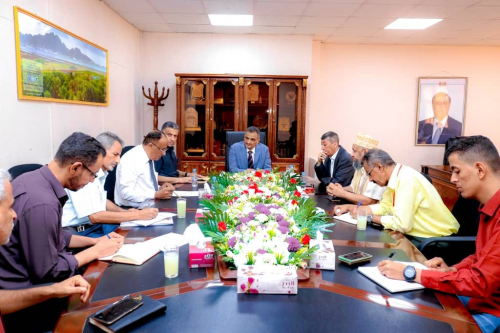 لملس يرأس اجتماعاً لبحث سُبل مواجهة التدهور المتسارع للعملة المحلية