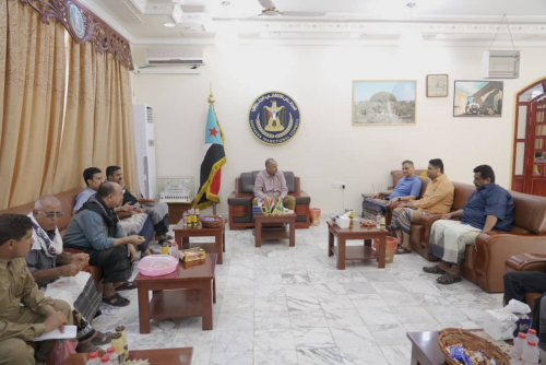 لدى استقباله محافظ عدن ووزراء بحكومة المناصفة .. الرئيس الزُبيدي: مبادئ وقيم التصالح والتسامح منهج يسير عليه الجنوبيون لاستعادة دولتهم