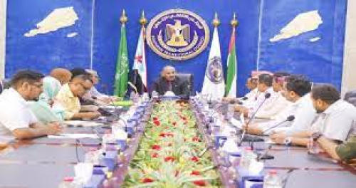 الرئيس الزُبيدي يترأس لقاءً مشتركًا للجنة الجماهيرية في الجمعية الوطنية والدائرة الجماهيرية بالأمانة العامة