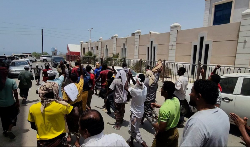 أبناء حضرموت يطردون لجنة برلمان البركاني شر طرده