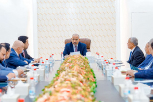 الرئيس الزُبيدي يكلف بتنظيم مؤتمر اقتصادي في العاصمة عدن
