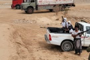 عاجل: شباب قبائل آل جابر يقطعون طريق نقل الوقود في نقطة العطوف بمديرية ساه النفطية 