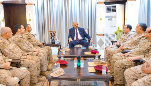 الرئيس الزُبيدي يترأس اجتماعًا موسّعًا لهيئة الأركان ويؤكد: النصر قرار لا رجعة عنه