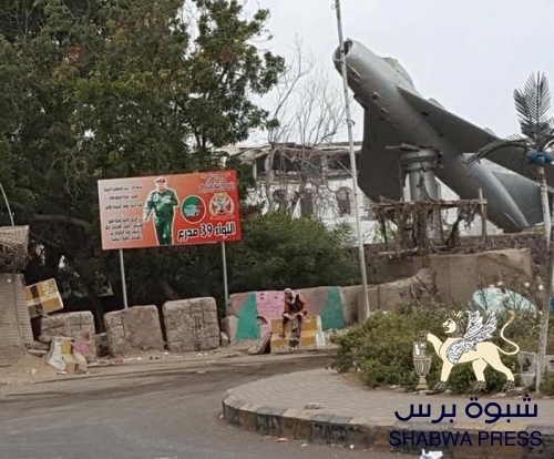 مسئول سياسي بالانتقالي : لا إنسحابات فالأرض أرضنا والسماء سماؤنا