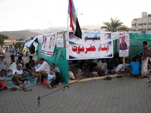 بيان صادر عن شباب حضرموت الأحرار يبارك الانتصارات ويؤكد الزحف إلى عدن يوم غـدا الخميس 