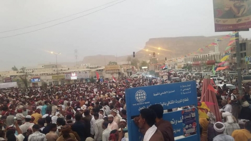 مستوطنين يمنيين مع قوات الأحمر يعتدون على المواطنين الحضارم في نسف لجهود التهدئة السعودية