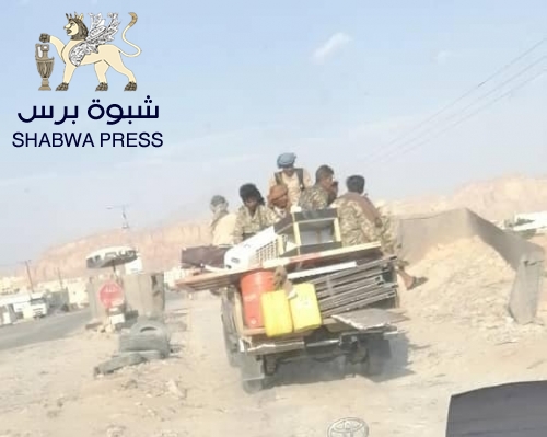 قوات الشرعية وعناصر القاعدة بمـأرب تنهب مدينة عتـق "صور"