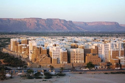 هيئة المدن التاريخية تدعو "اليونسكو" لإطلاق نداء عالمي لإنقاذ مدن صنعاء و زبيد وشبام حضرموت