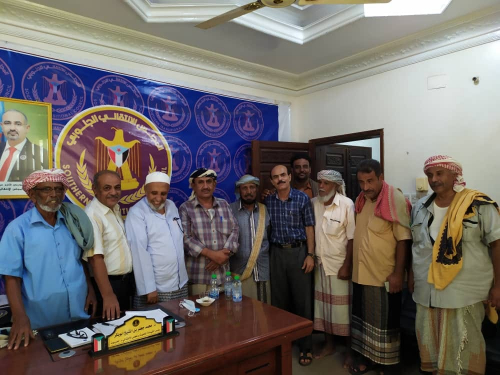 المقدم "باذياب" وشخصيات اجتماعية يزورون مقر القيادة المحلية للمجلس الانتقالي بحضرموت 