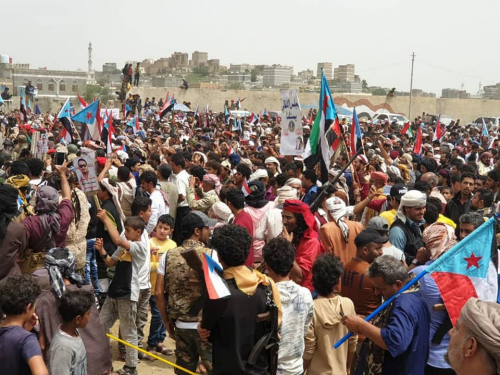 يافع تختتم مهرجانها السنوي بحضور جماهيري حاشد وعرض كرنفالي بهيج 