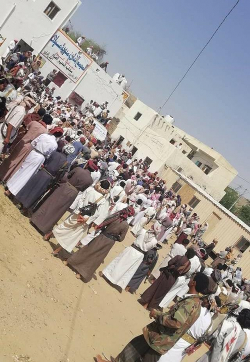 أبناء مديرية عسيلان يرفضون قرار الإخونج عزل مدير عام مديرتهم 