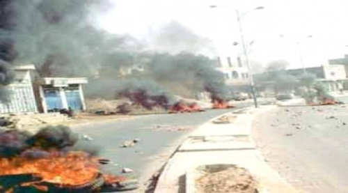 تدهور الخدمات يفجر احتجاجات شعبية بديس المكلا