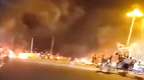 احتجاجات شعبية غاضبة في المكلا تطالب بإقالة محافظ حضرموت