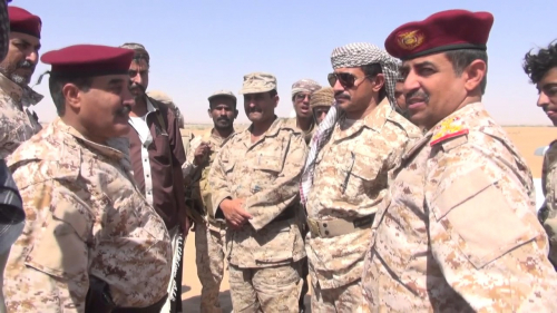 جنود وصف الوحدات العسكرية في شبوة: هوامير الفساد تستقطع نصف مرتباتنا 