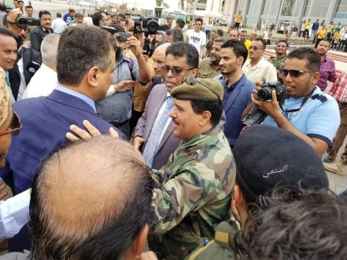 وصول محافظ عدن "أحمد حامد لملس" إلى مطار خورمكسر 