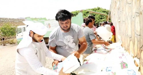مساعدات إماراتية مستمرة لإغاثة عشرات الاسر بسقطرى