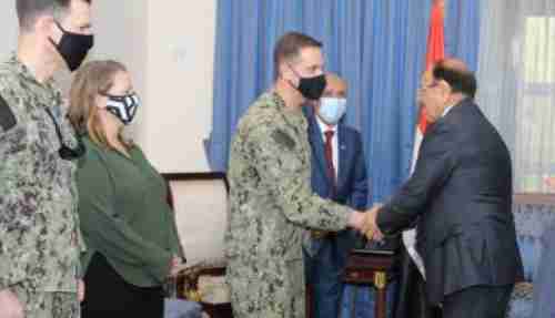 زعيم الإرهاب اليمني يغازل واشنطن لتولي مهام مكافحة الإرهاب في اليمن على حساب هادي