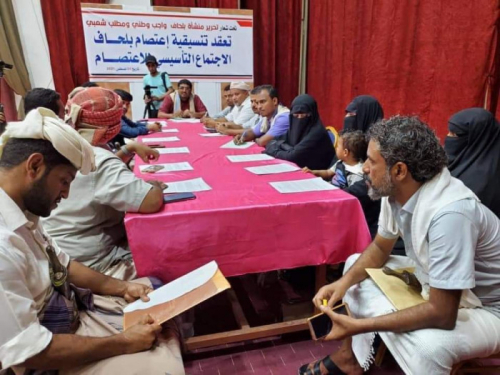 "بن عديو" يمول اعتصام المرتزقة في بلحاف بمخصصات خدمات شبوة