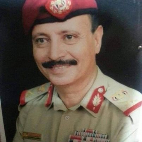 الرئيس الزُبيدي يُعزَّي في وفاة اللواء الركن أحمد صالح عليوة