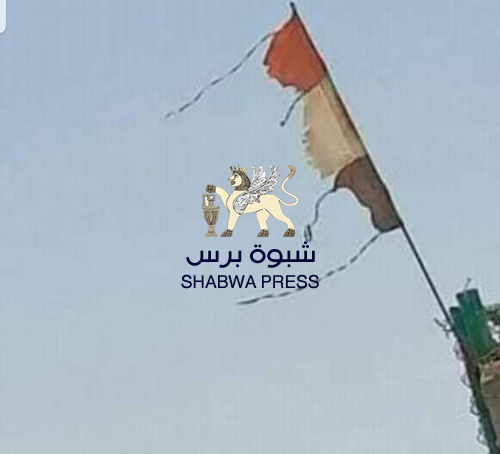 سياسي جنوبي يهاجم اليمنيين المتباكين على علم دولتهم