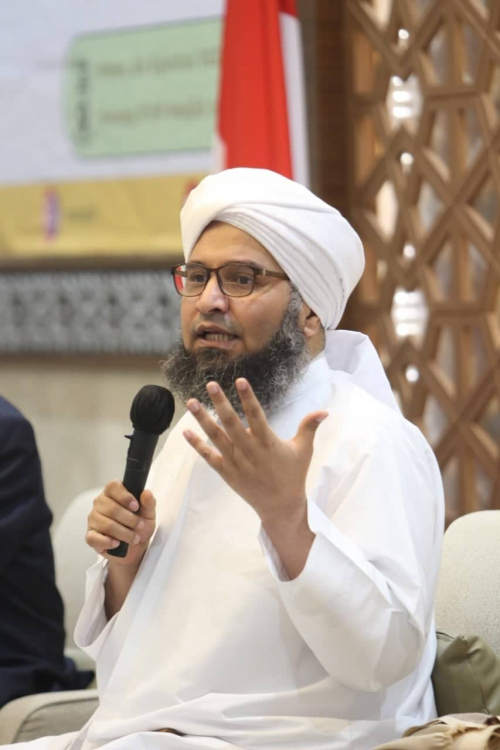محاضرة للداعية الإسلامي الحبيب "الجفري" في جامع الاستقلال بجاكرتا