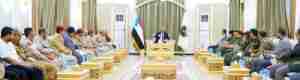 الرئيس الزُبيدي يترأس اجتماعا للقادة العسكريين والأمنيين بالعاصمة عدن