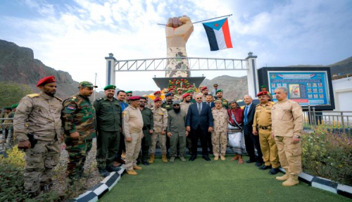 "وفاء يتجسّد".. الرئيس الزُبيدي يدشّن نصب الشهيد أبو اليمامة