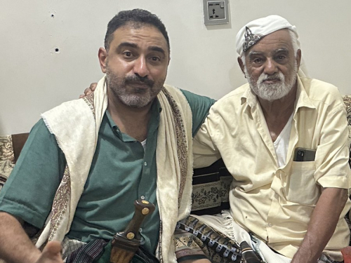 الشيخ الجفري يزور أبو الشهداء والد الشهيد عبداللطيف السيد