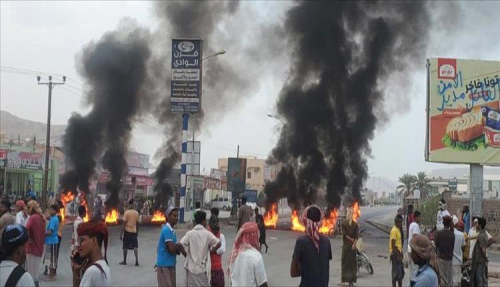 رصاص الجعيملاني والعامري في تريم.. اشتعال مواجهة بين المحتجين قوات الاحتلال وسط صمت حكومي