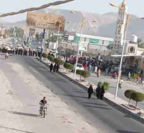 حرائر تريم يتحدين بطش وجبروت قوات الجعيملاني ويخرجن في مظاهرة(صور) 