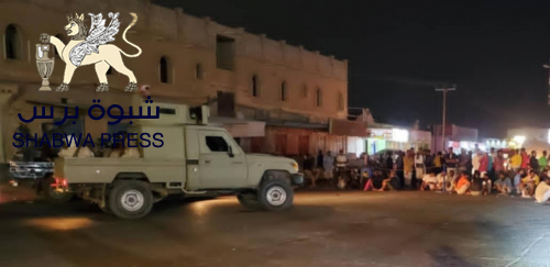 عاجل: أبناء تريم يغلقون الطريق الدولي باجسامهم العارية وقوات الجعميلاني تقف عاجزة