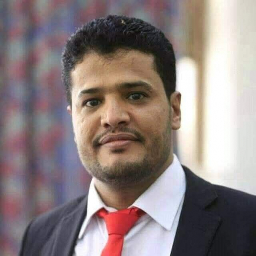 الأمن السياسي بمأرب يكسر باب منزل الصحفي "حمود هزاع" ويروع أسرته واعتقاله